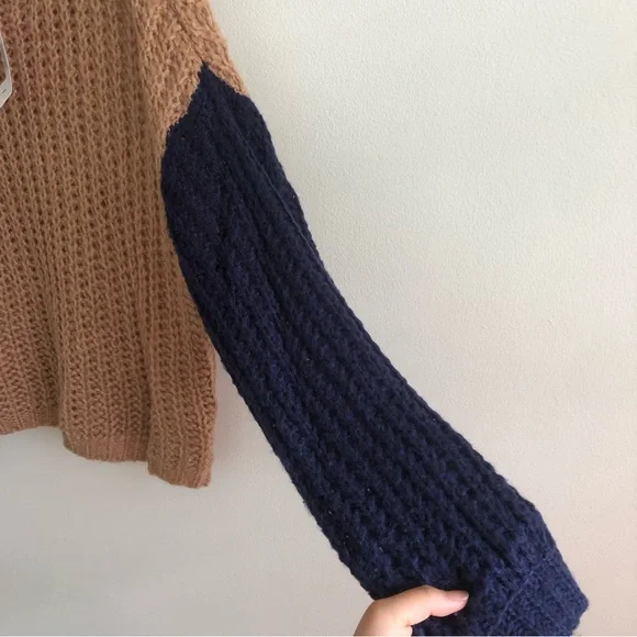 NWT Colorblock Knit Oversized sweater - Picture 5 of 6